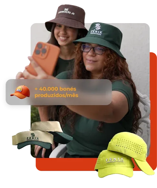 Fábrica de bonés personalizados Fênix: mais de 40.000 bonés produzidos por mês, incluindo bucket hats e modelos trucker.